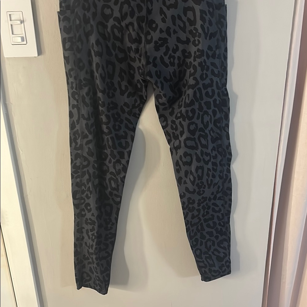 Chic Black Animal Print Leggings - Picture 6 of 6